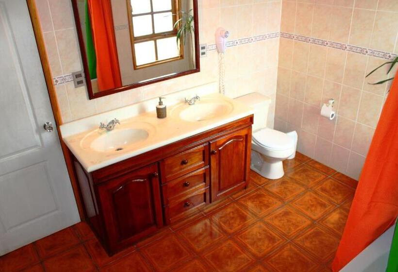 Standardrum Delat Badrum, Hostal Torre De Babel