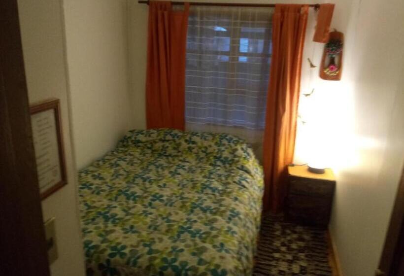 Standardrum Delat Badrum, Hostal Torre De Babel