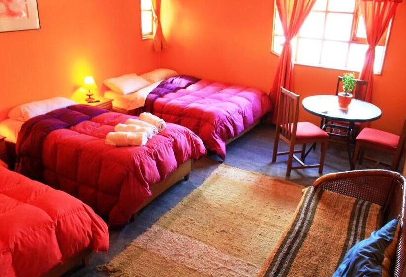 Chambre Quadruple Standard Salle de Bains Commune, Hostal Torre De Babel