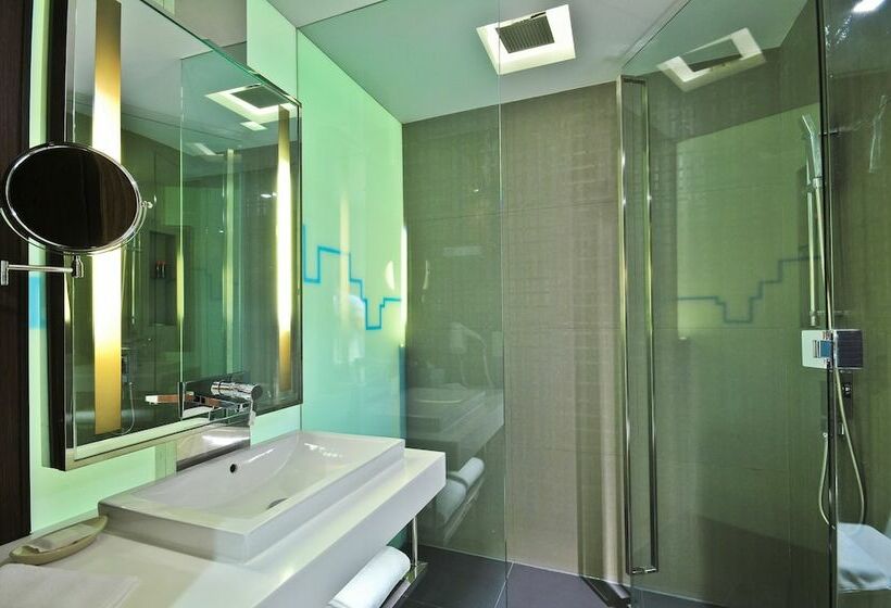 Номер Deluxe, Galleria Sukhumvit 10 Bangkok By Compass Hospitality