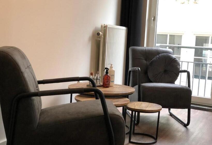 Номер Deluxe с Балконом, Bnb Grand Café Prins Bernhard