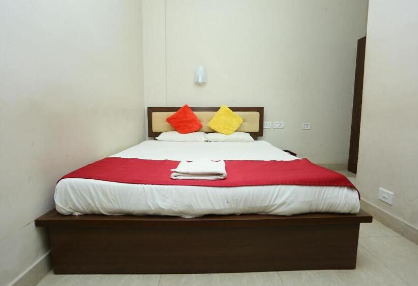 Номер Стандарт, Innate Inn