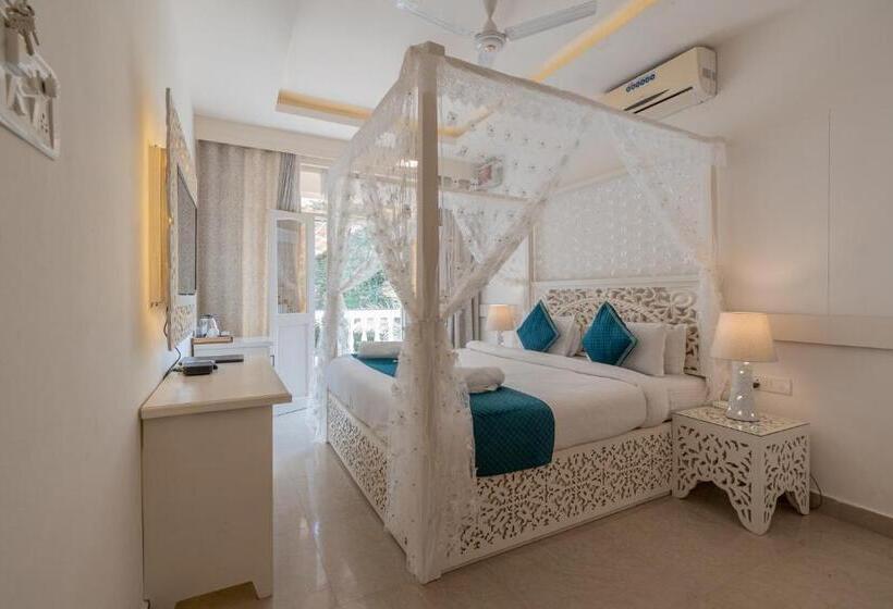 带阳台的高级房间, Lillywoods Zac Beach Resort, Calangute