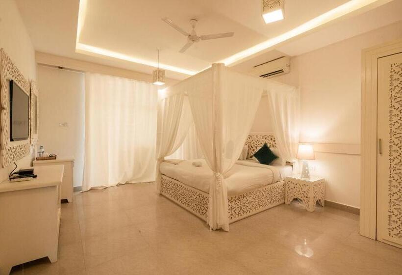 带阳台的高级房间, Lillywoods Zac Beach Resort, Calangute