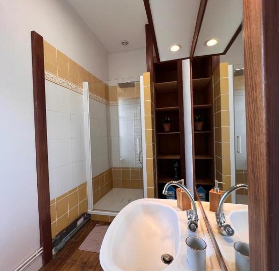 패밀리 스위트, Les Chambres D Omaha Beach Etablissement Avec Deux Chambres D Hôtes, Petit Déjeuner Compris Fait Mai