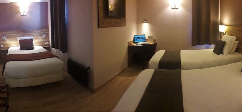 Номер Стандарт Трехместный, Brit Hotel Confort Pau Lons