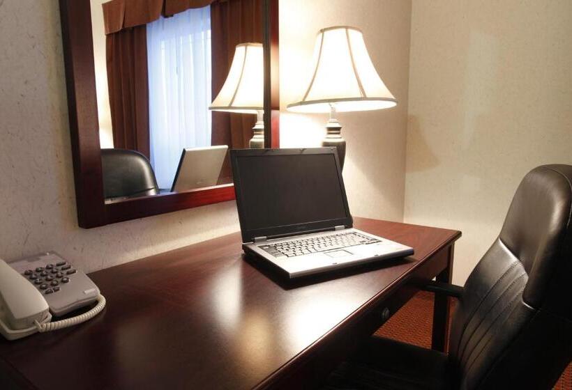 Family Suite, Pomeroy Inn And Suites Dawson Creek