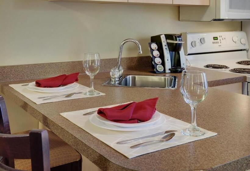 Family Suite, Pomeroy Inn And Suites Dawson Creek