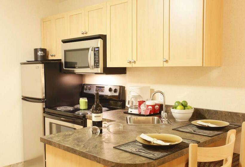 Family Suite, Pomeroy Inn And Suites Dawson Creek