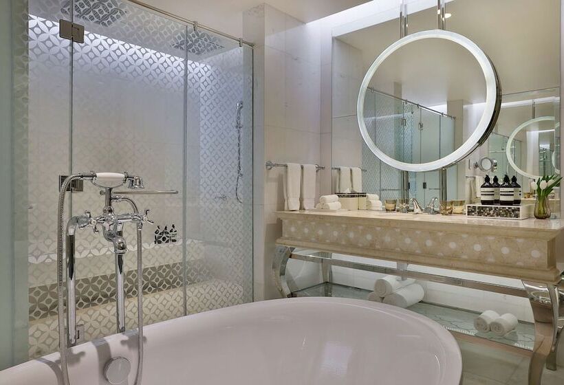Люкс Deluxe Кровать Кинг, Waldorf Astoria Dubai Palm Jumeirah