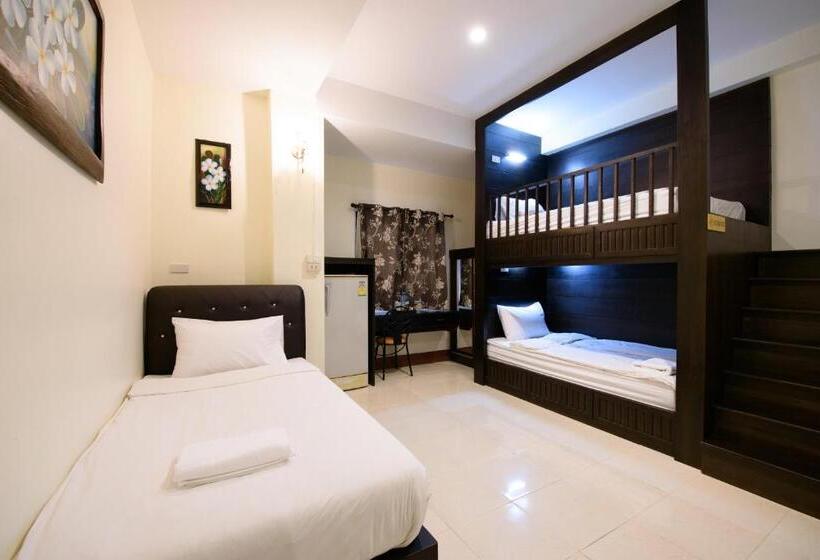 Трехместный Номер Стандарт с Балконом, Chana Place Lanna
