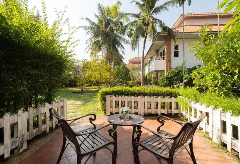 اتاق لوکس با چشم‌انداز باغ, Thara Cholapruek Resort   Sha Extra Plus