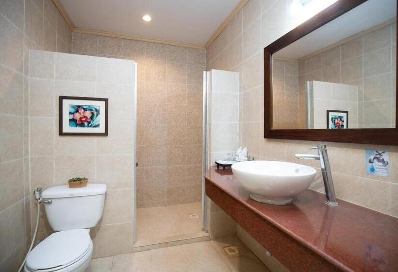 اتاق لوکس با چشم‌انداز استخر, Thara Cholapruek Resort   Sha Extra Plus