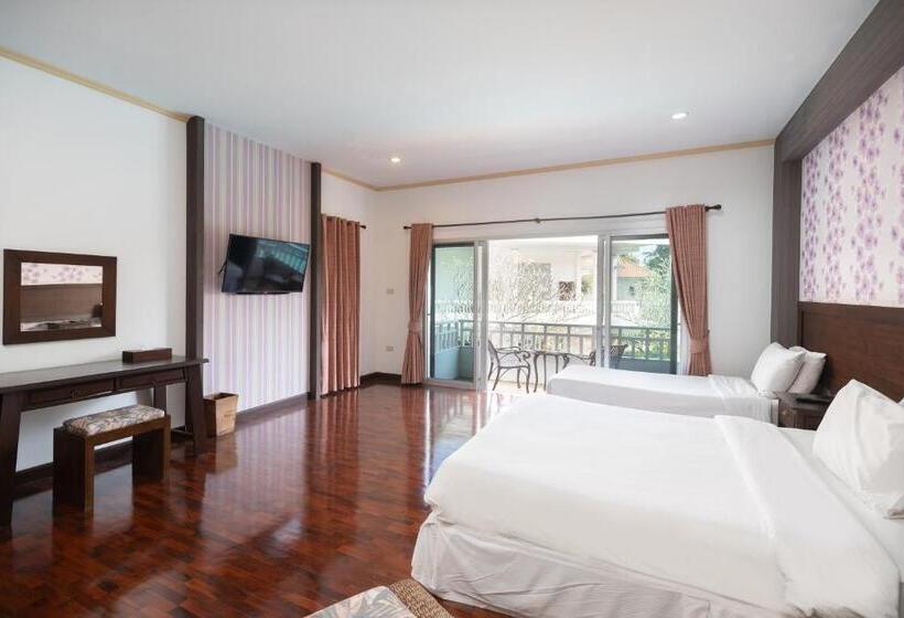اتاق لوکس با چشم‌انداز استخر, Thara Cholapruek Resort   Sha Extra Plus