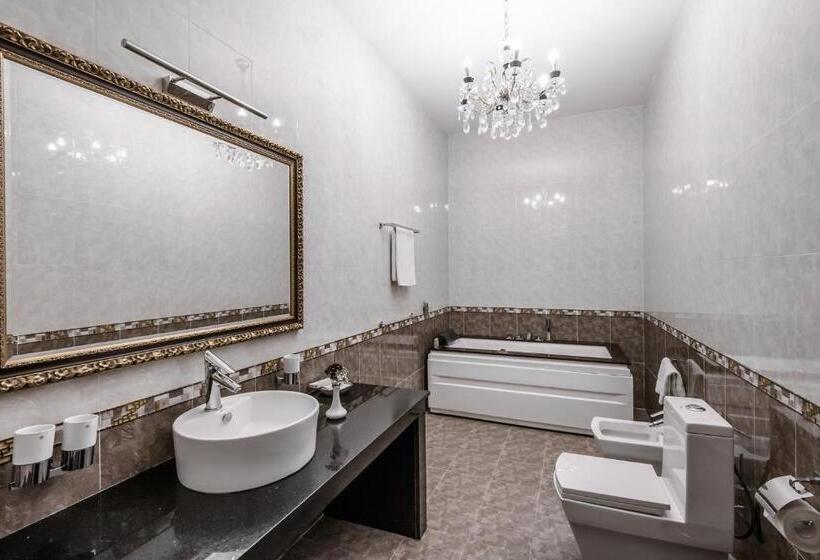 سوییت جونیور, Ichan Qal A Premium Class