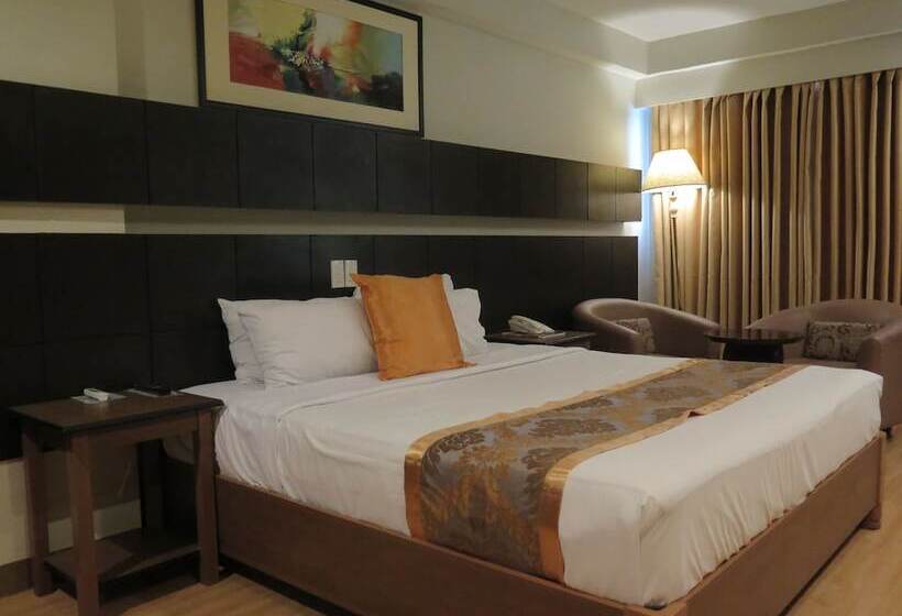 Номер Deluxe Кровать Кинг, The Pinnacle Hotel And Suites