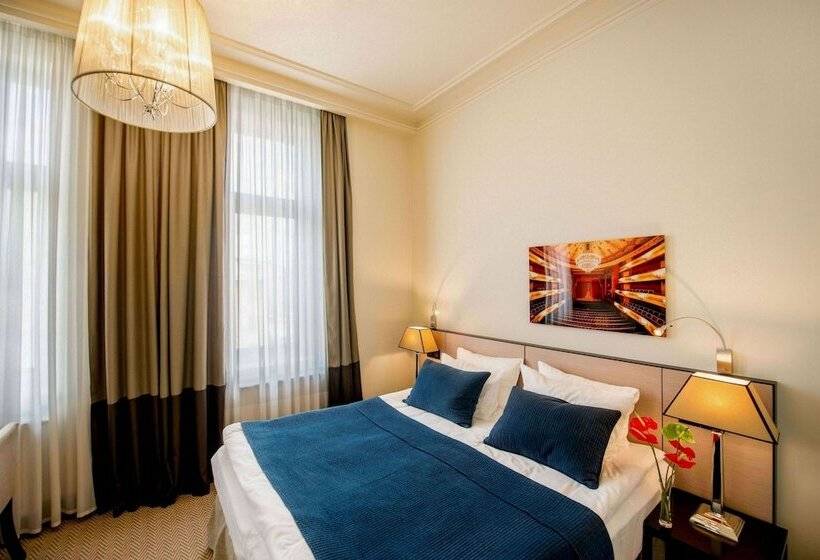 غرفة كلاسيكية, Astoria