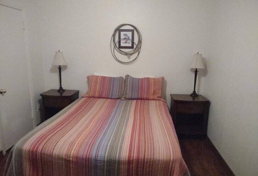 스탠다드 스튜디오, Rocky Mountain Inn