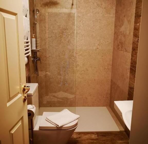 Полулюкс Повышенной Комфортности, Aparthotel Goldener Hahn Apartments