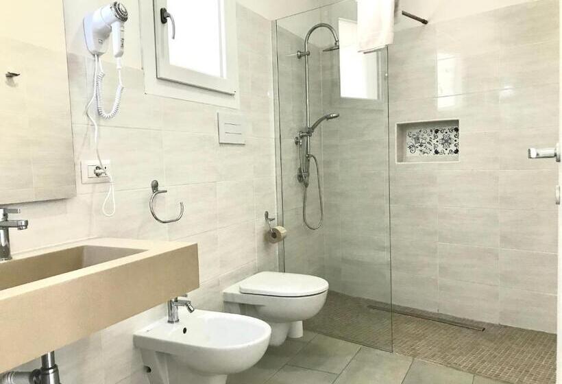 Номер Стандарт Кровать Кинг Адаптированный для Инвалидов, Angolo Mare Apartments & Rooms
