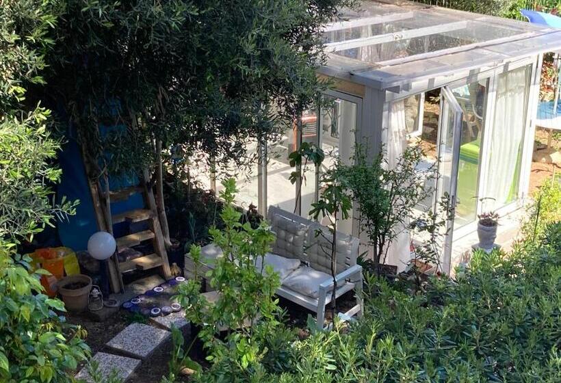 スタンダード４人部屋, Oasi Del Cuore   Due Graziose Camere Con Vista Mare A 7 Min Dal Mare Di Castiglioncello