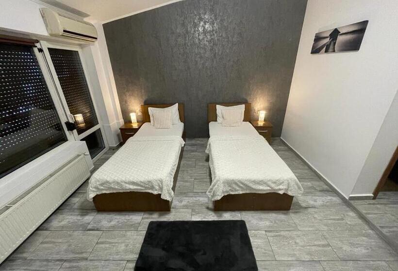 اتاق استاندارد با بالکن, Rivoli