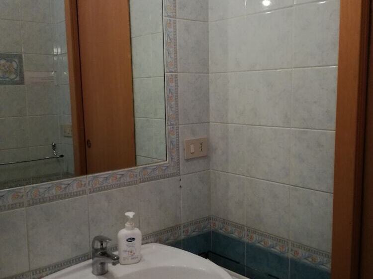 バスルーム共有のシングルスタンダード, Testa Gioacchino B&b