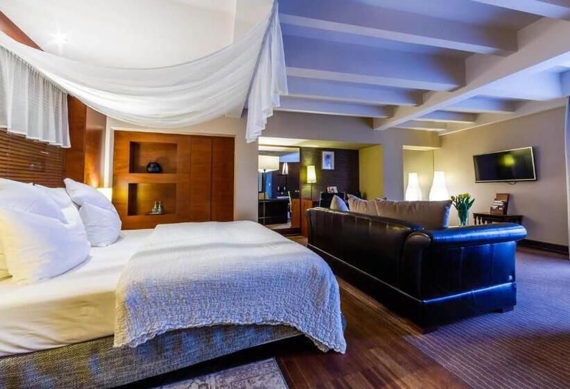 Estudio Estándar, Grand Hotel Boutique