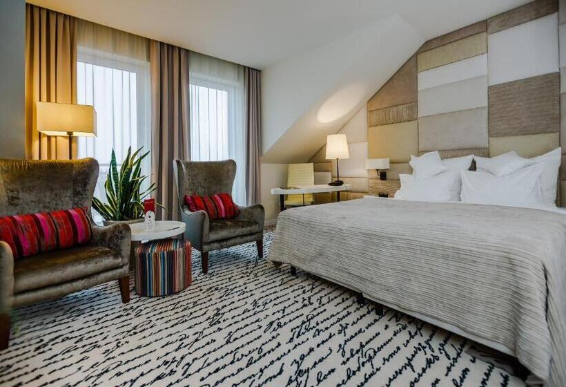 Estudio Estándar, Grand Hotel Boutique