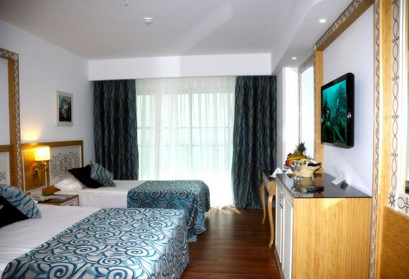 标准间侧面带海景, Crystal Waterworld Resort & Spa - Ultimate All Inclusive