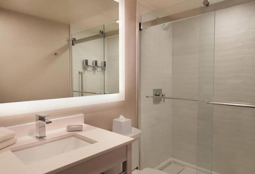 Студио Стандарт Кровать Кинг, Four Points By Sheraton Hamilton  Stoney Creek