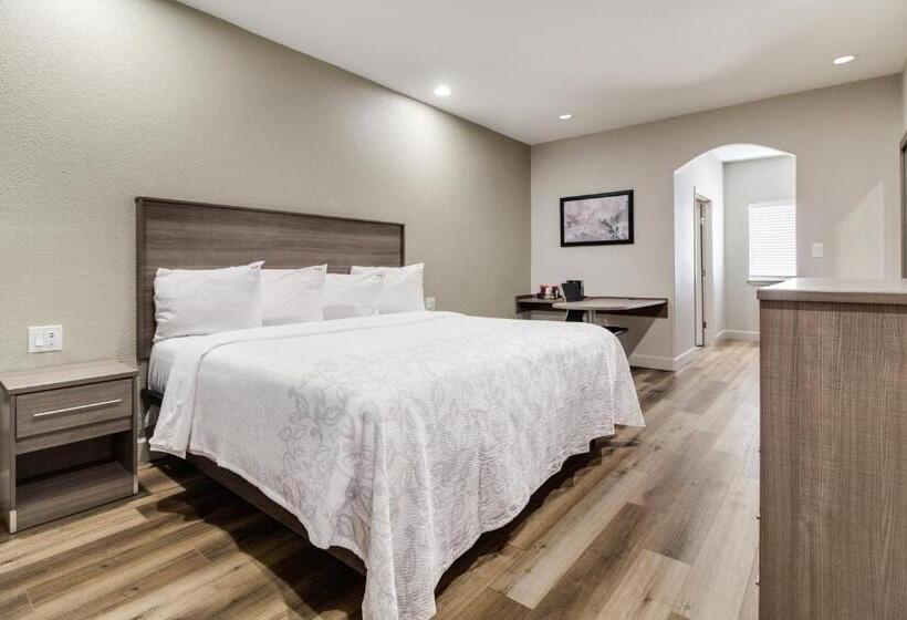 اتاق سوپریور با تخت بزرگ, Red Roof Inn Plus + Galveston   Beachfront