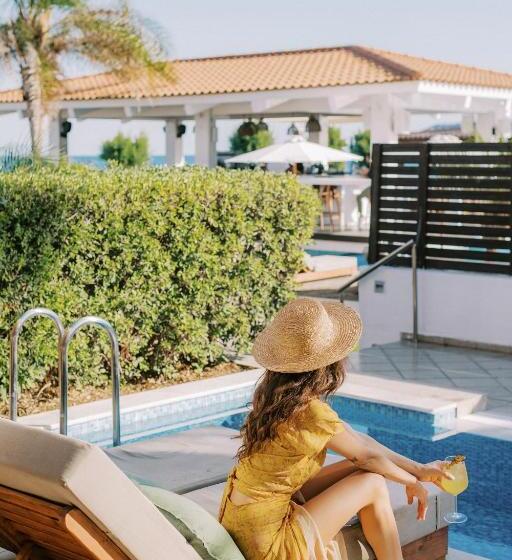Люкс с Бассейном, Villa Di Mare Seaside Suites