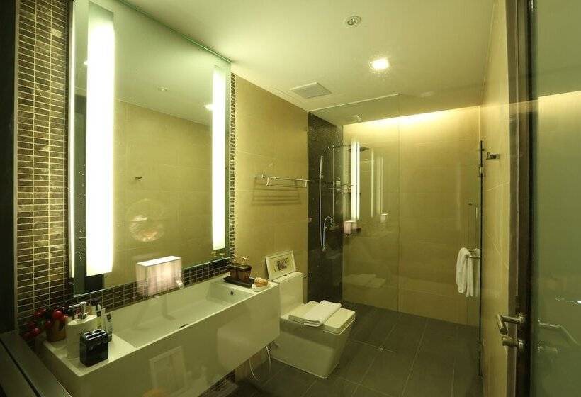Номер Deluxe, The Charm Resort Phuket Sha Certified