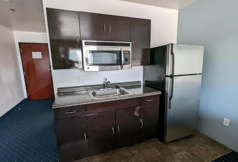 带2个双人床的标准工作室, Fairbridge Inn & Suites Canadian