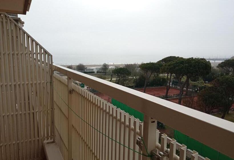 غرفة قياسية رباعية مطلة على البحر, Helios Beach