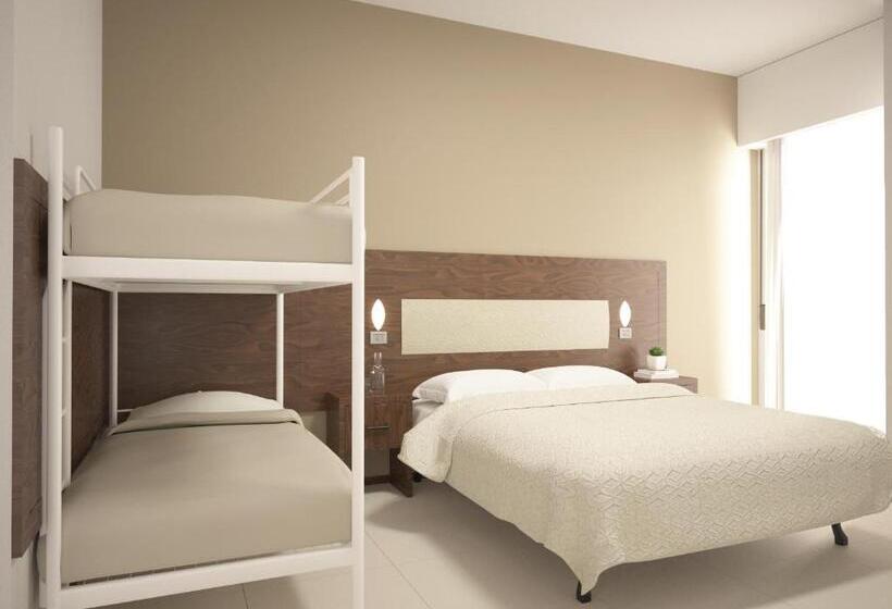 غرفة قياسية رباعية مطلة على البحر, Helios Beach