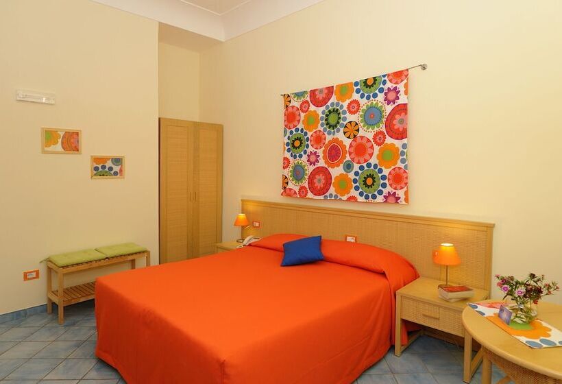 Номер Стандарт, Sharon House