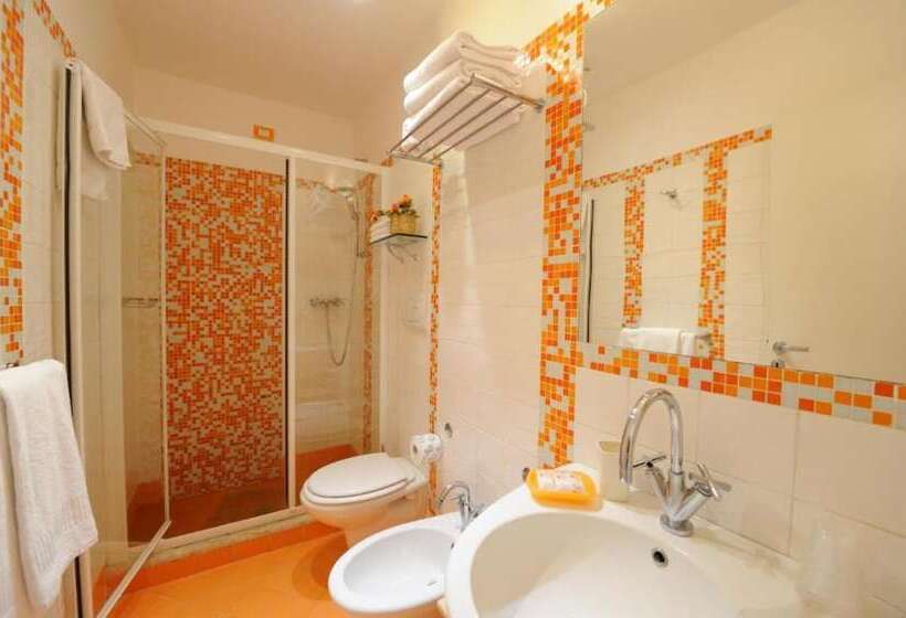 Номер Стандарт Трехместный, Sharon House