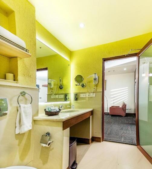 اتاق لوکس, Flora Airport Hotel And Convention Centre Kochi