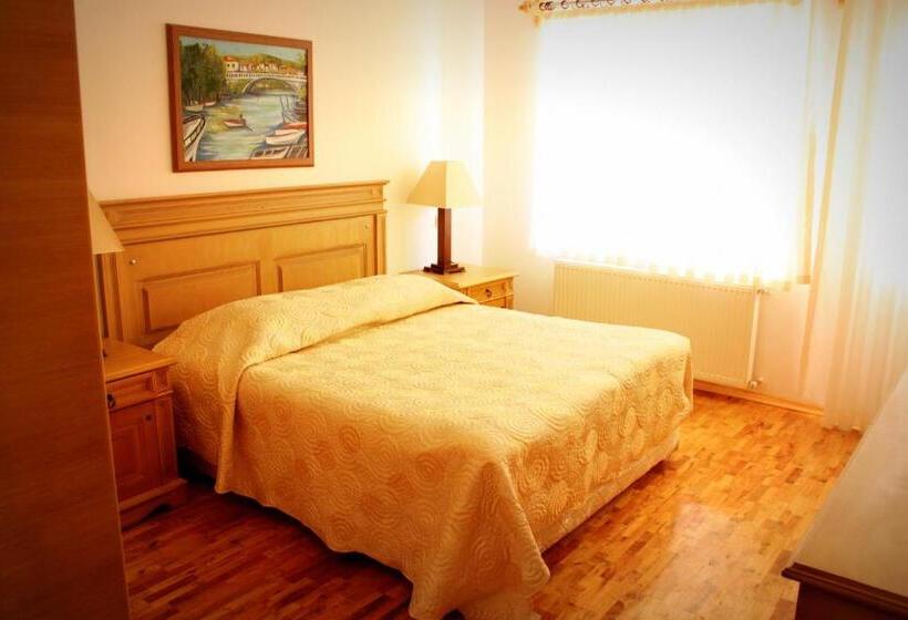 اتاق استاندارد سه نفره, Ugurlu Termal Tatil Köyü