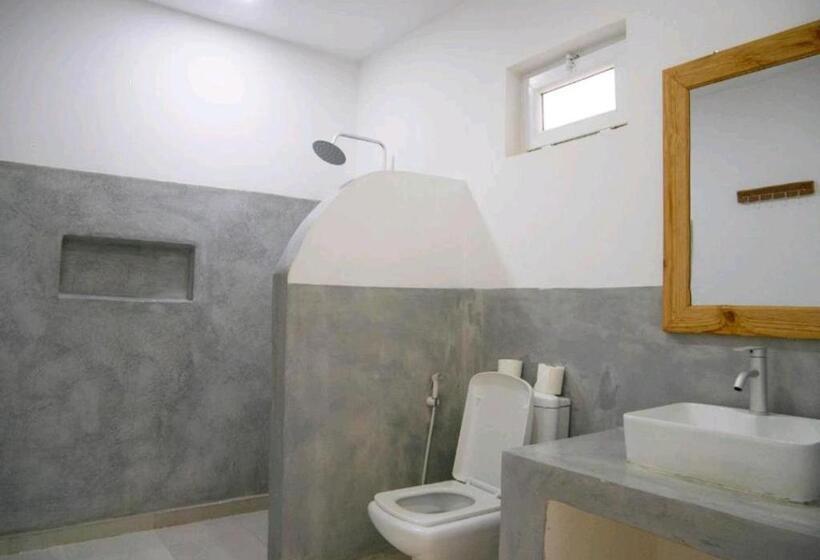 اتاق استاندارد سه نفره, Jahazi