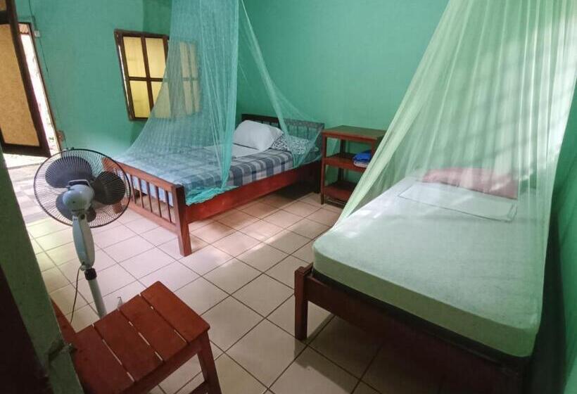 Номер Стандарт Трехместный, Hostal Así Es Mi Tierra