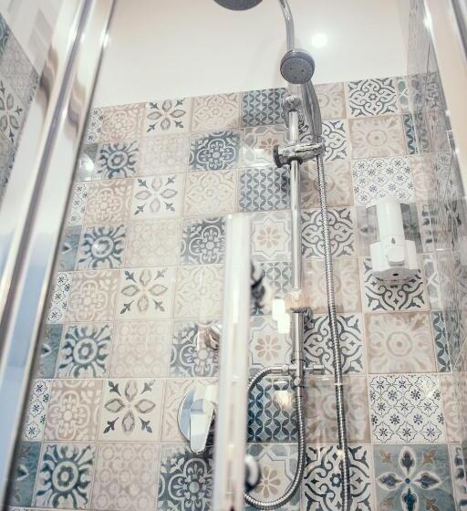 スタンダードルーム, Levante Apartment
