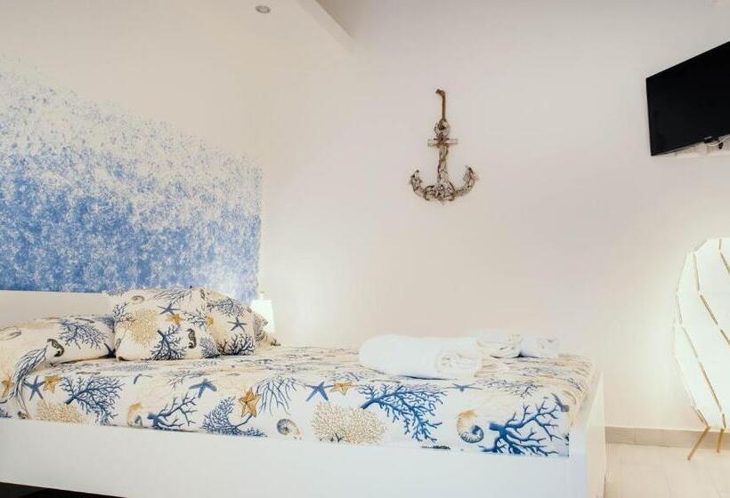 スタンダードルーム, Levante Apartment