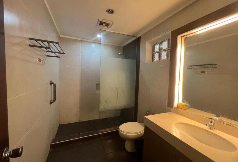 Номер Deluxe, Century Plaza