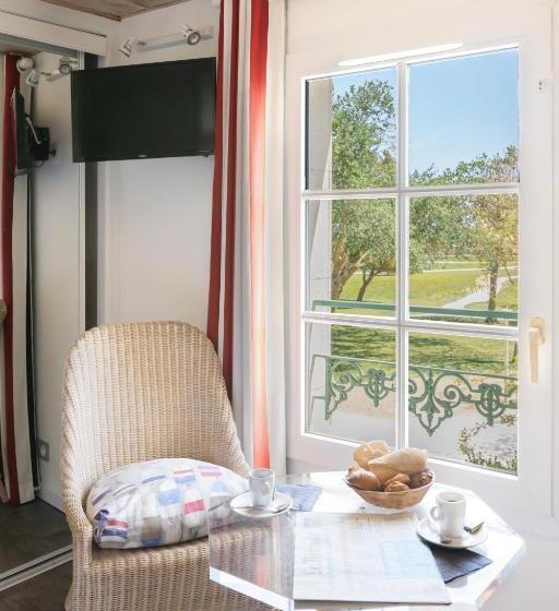 可看到停车场的标准间, Le Clos Du Galion   Ile De Ré