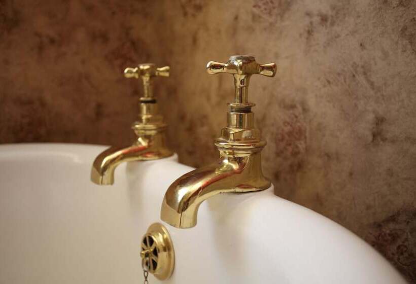 سوییت لوکس, Boutique Hotel Warwick House