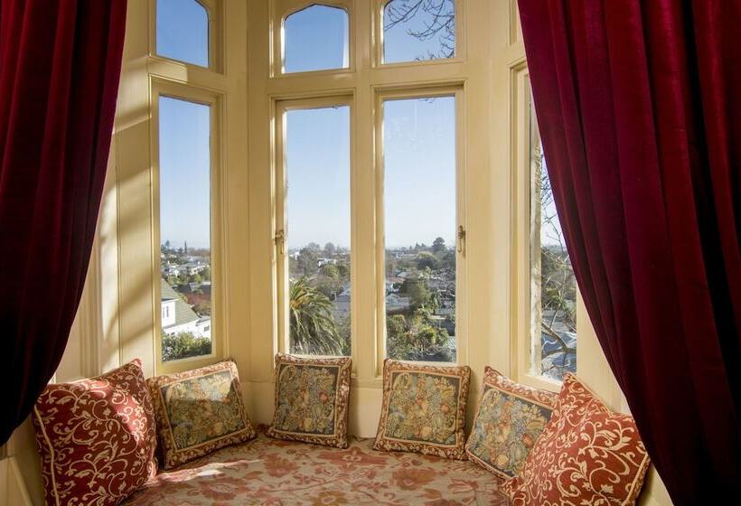 سوییت لوکس, Boutique Hotel Warwick House