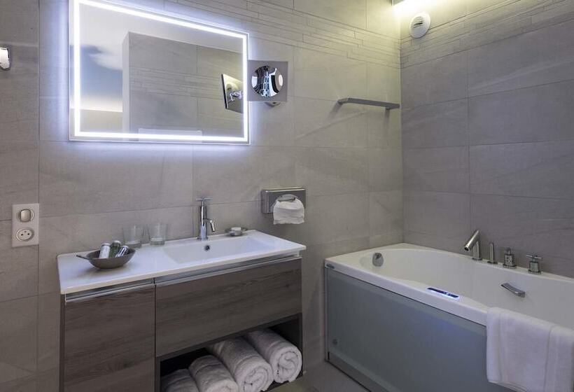 Номер Deluxe, Auberge De Clochemerle, Spa Privatif & Restaurant Gastronomique